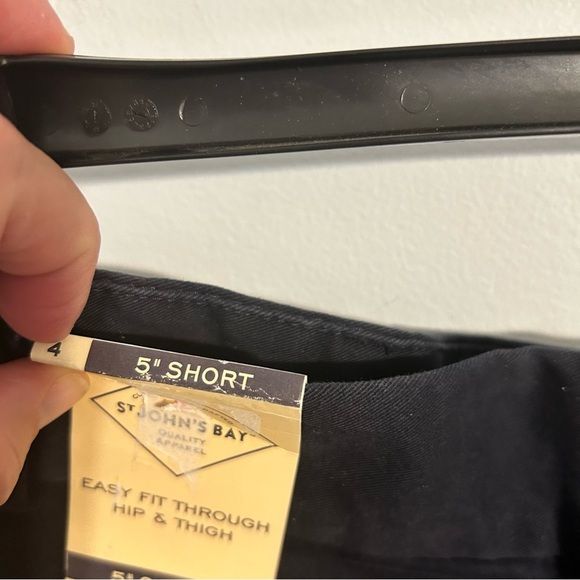 Women size 4, St.‎ John Bay short shorts. New. Navy blue 5 inch inseam. - Picture 6 of 6